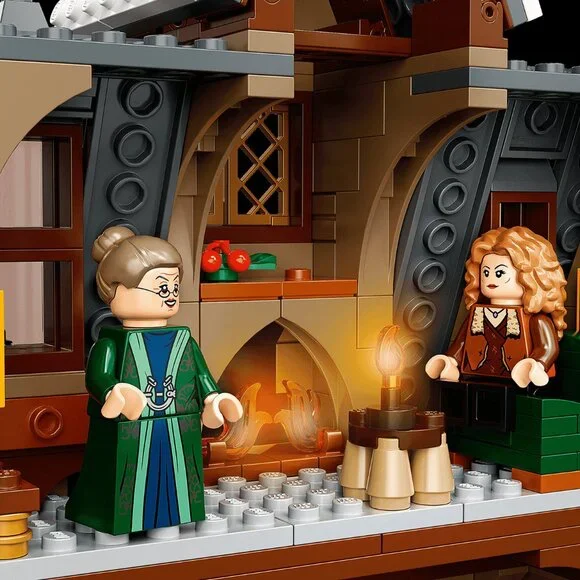 New Lego Harry Potter Hogsmeade Village Visit Retired Collectible Set 76388 - Picture 12 of 13